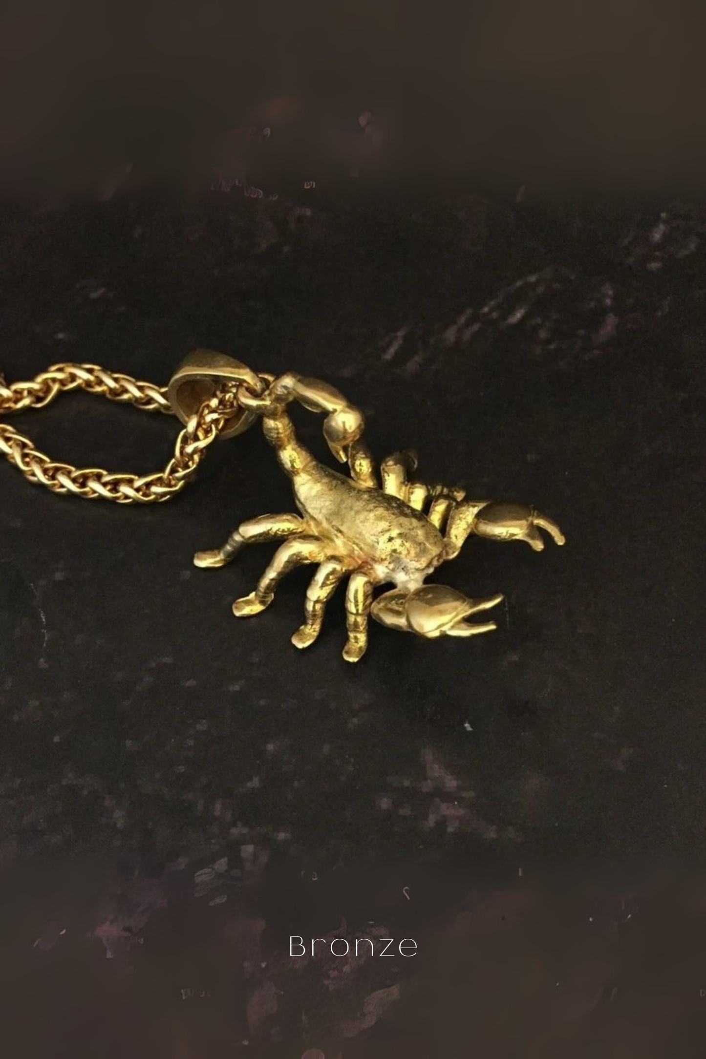 Collar del zodiaco Escorpio: colgante hecho a mano en oro de 24 quilates, bronce y plata de ley.