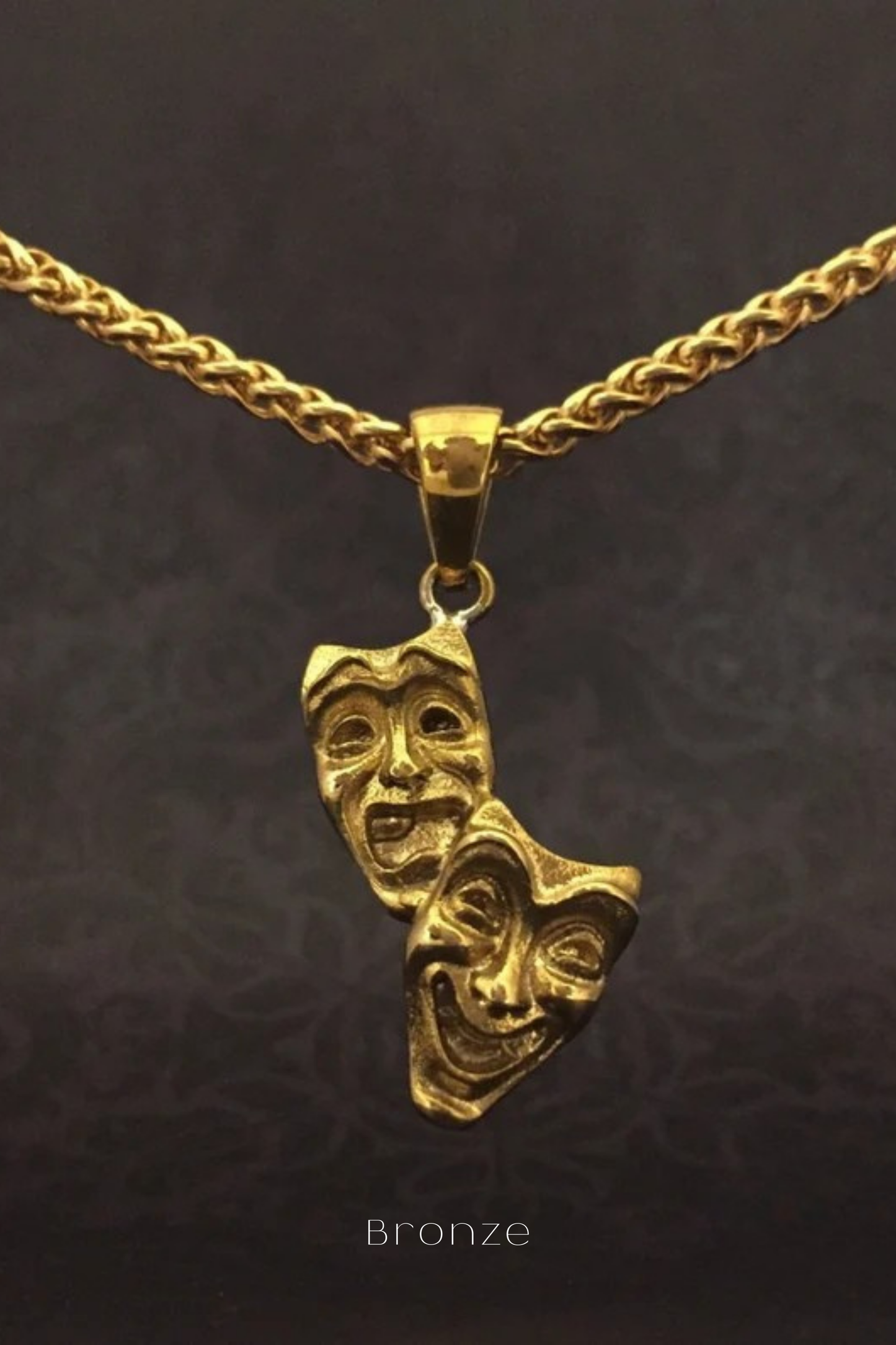 Collar de máscara de teatro: colgante dramático hecho a mano en bronce, plata de ley y baño de oro de 24 quilates.