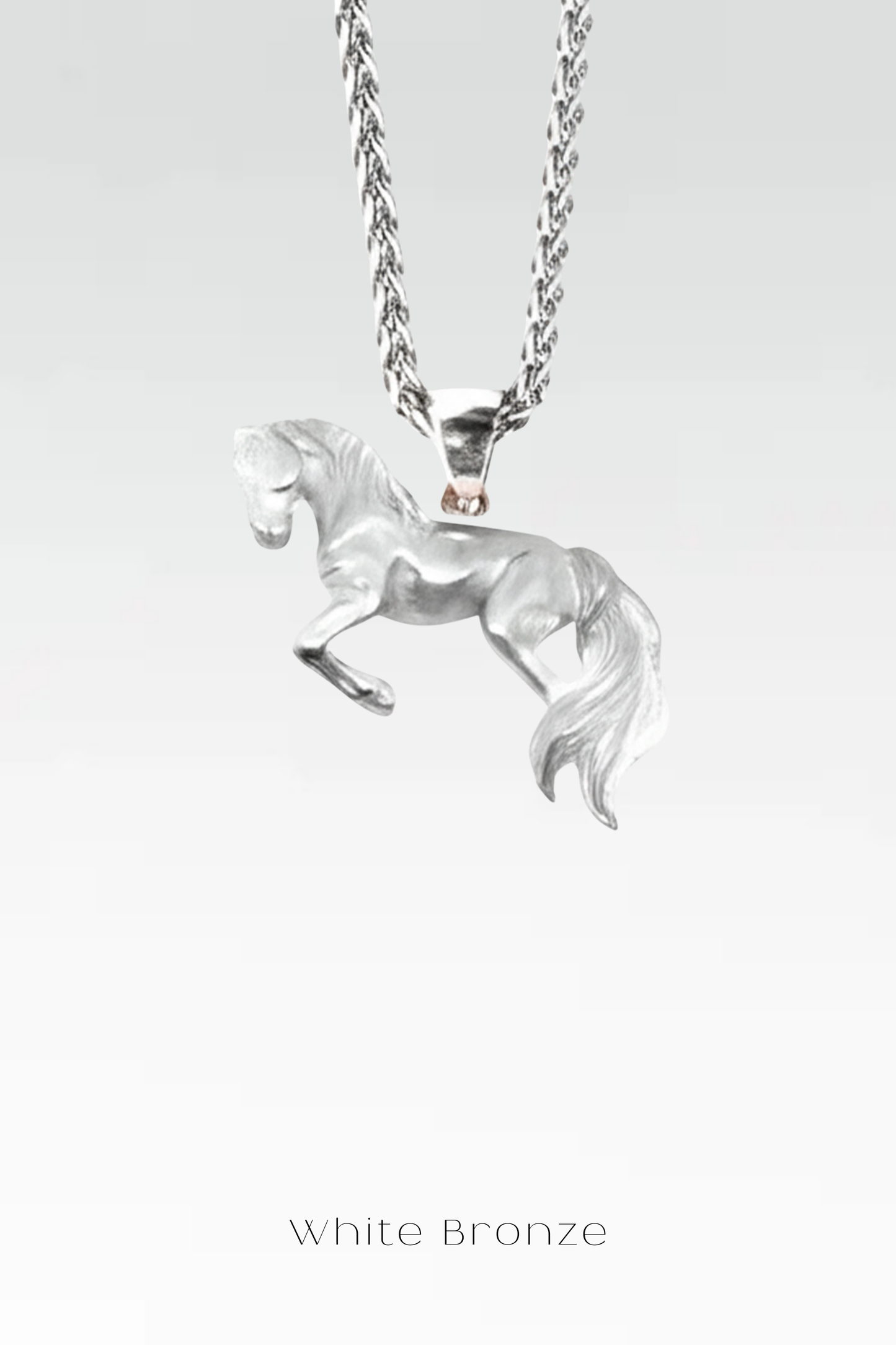 Collar de caballo al galope: colgante ecuestre hecho a mano en plata, bronce y baño de oro de 24 quilates.