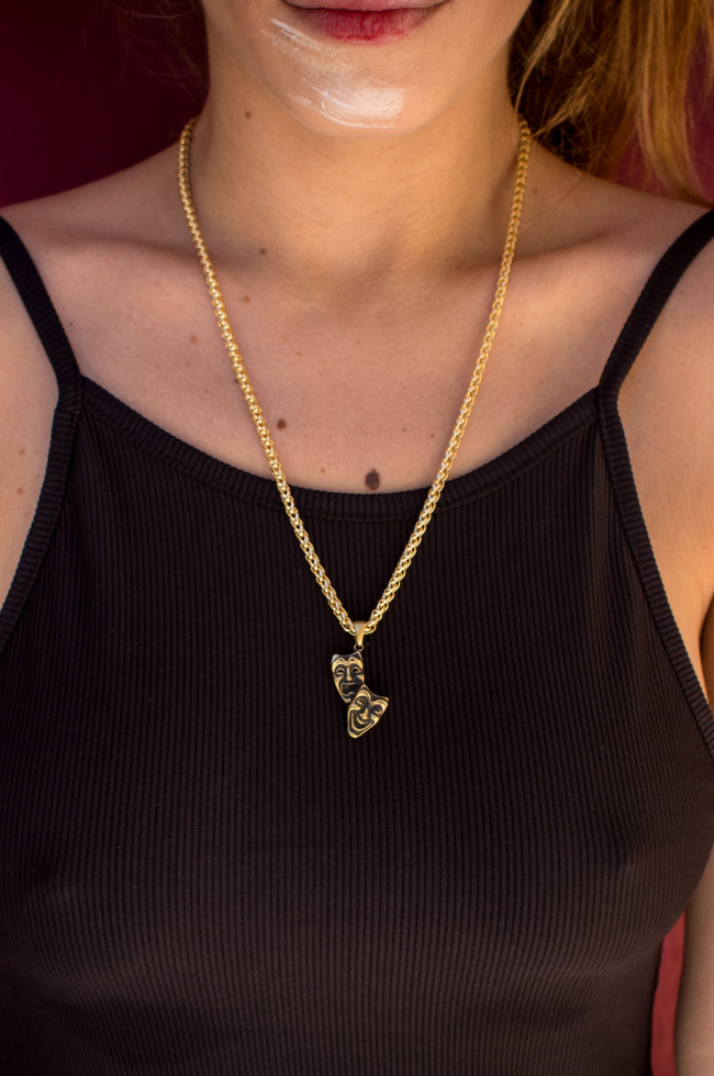 Collar de máscara de teatro: colgante dramático hecho a mano en bronce, plata de ley y baño de oro de 24 quilates.