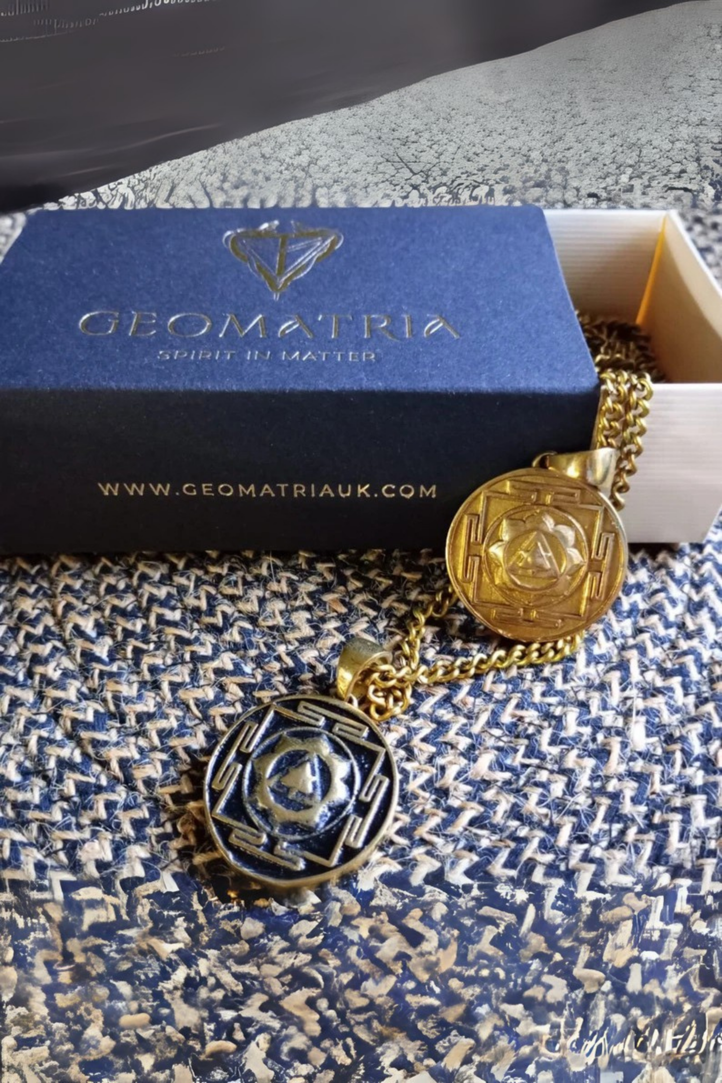 Ganesha Yantra Necklace – Sacred Hindu Amulet of Wisdom & Protection in 18K Gold