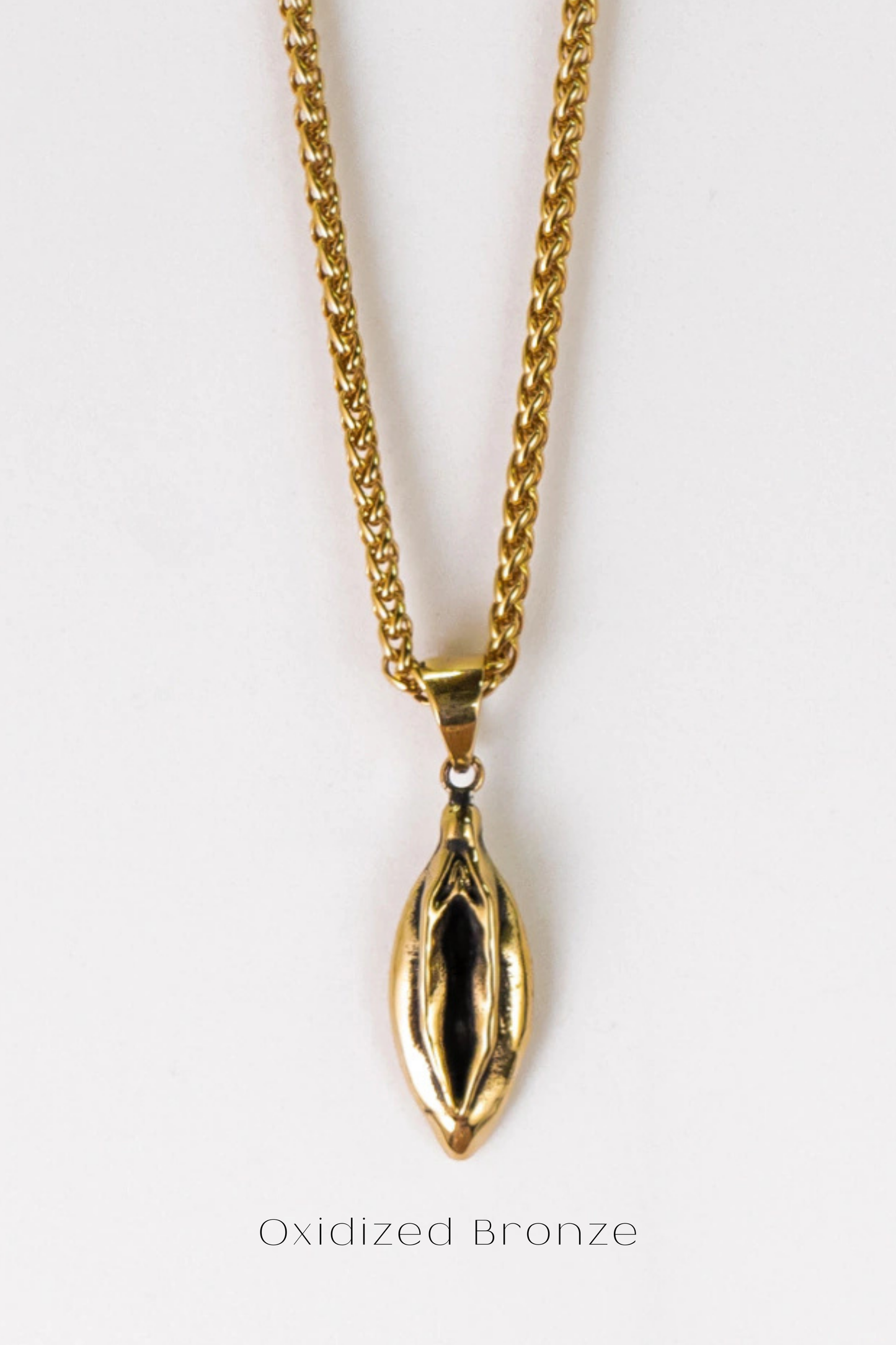 Collar Yoni – Amuleto Sagrado Femenino en Plata, Bronce o Baño de Oro de 24K