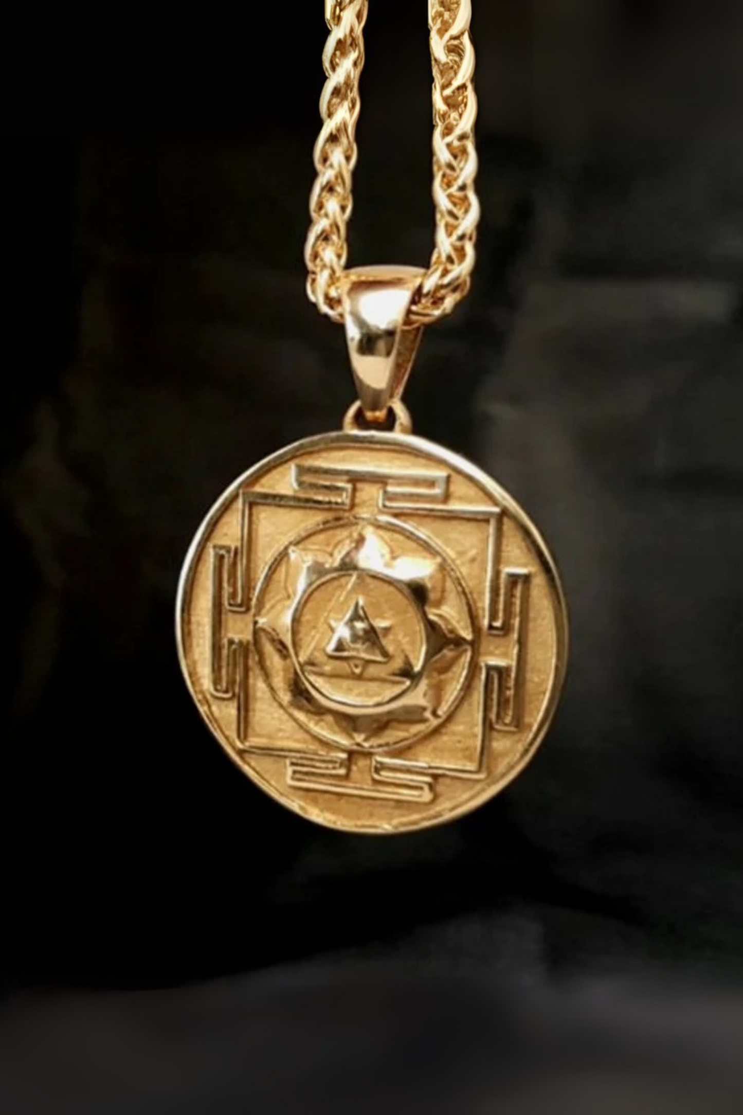 Collar Yantra de Ganesha: amuleto sagrado hindú en bronce, plata y baño de oro de 24 quilates