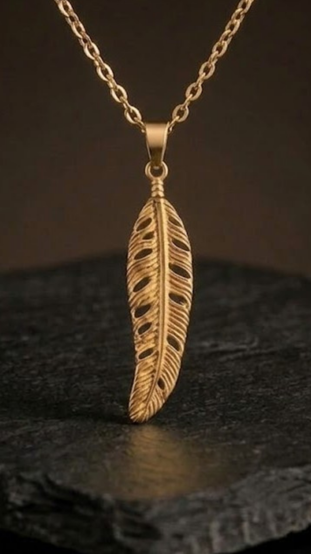 Collar de plumas – Símbolo sagrado de libertad y elevación espiritual | Oro de 18K