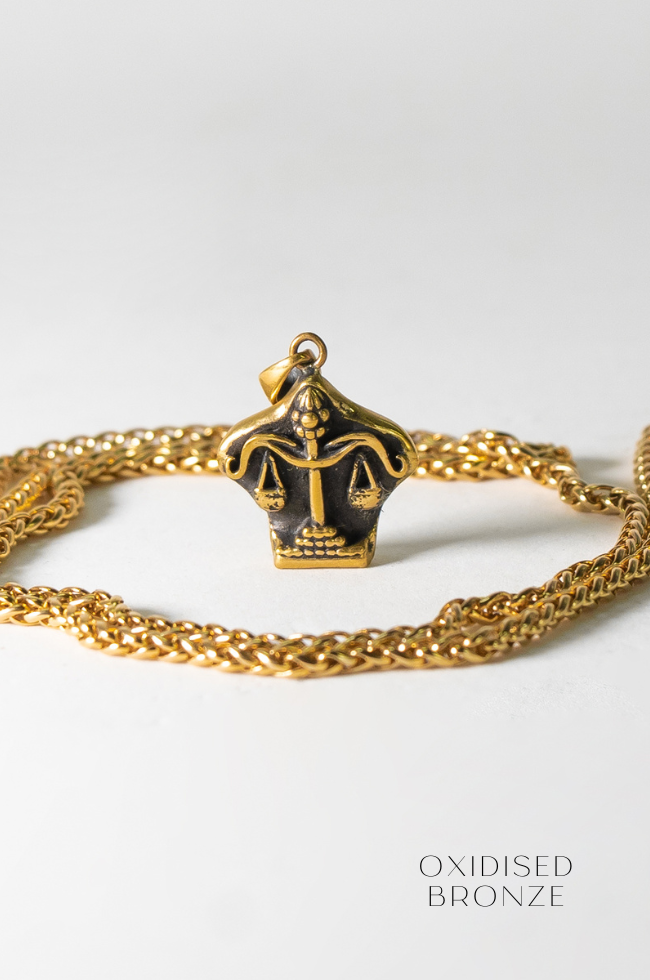 Collar con el signo del zodiaco Libra