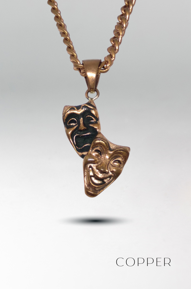 Collar de máscara de teatro: colgante dramático hecho a mano en bronce, plata de ley y baño de oro de 24 quilates.