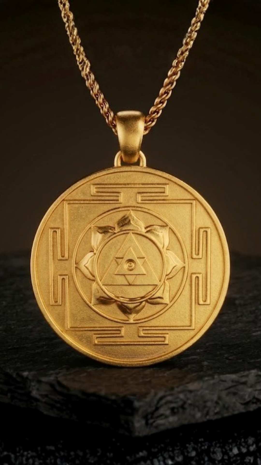 Collar Ganesha Yantra | Hecho a mano en oro de 18K | Amuleto de sabiduría y protección