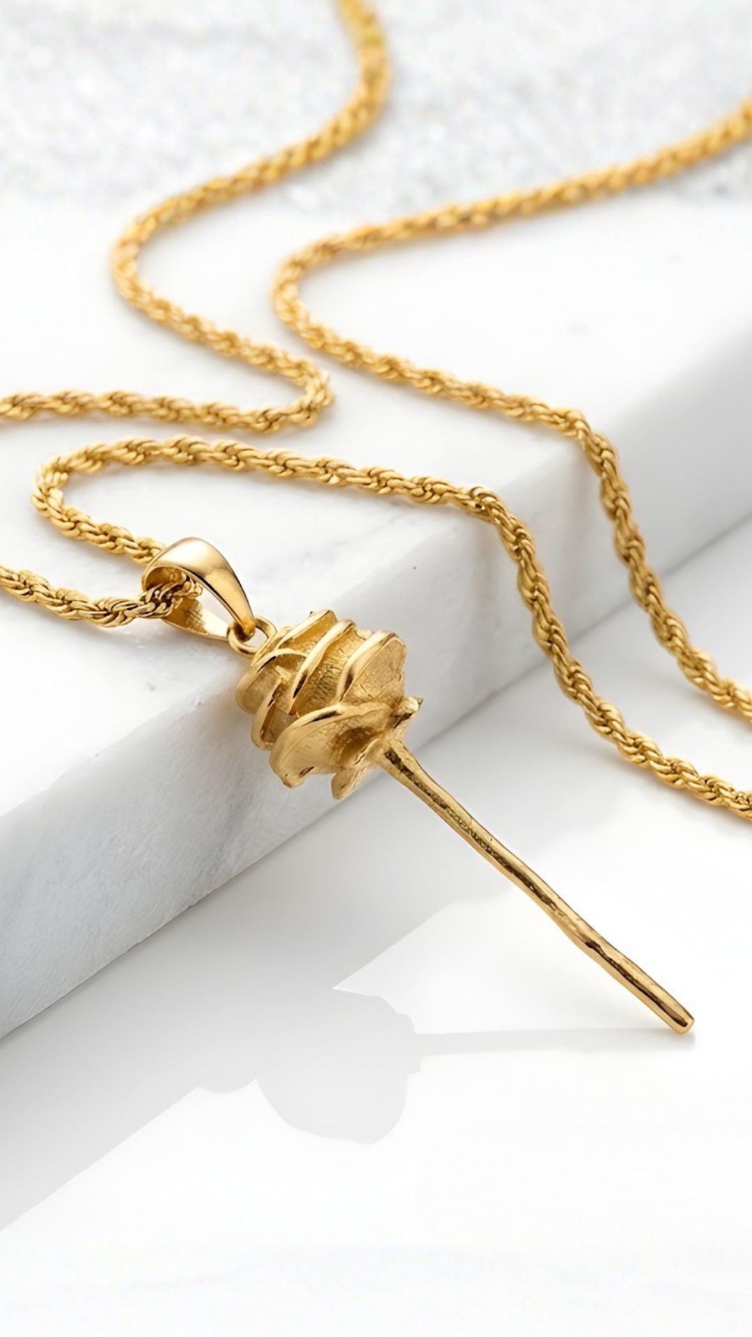 Collar de Rosa – Símbolo de Amor, Belleza y Transformación | Oro de 18K