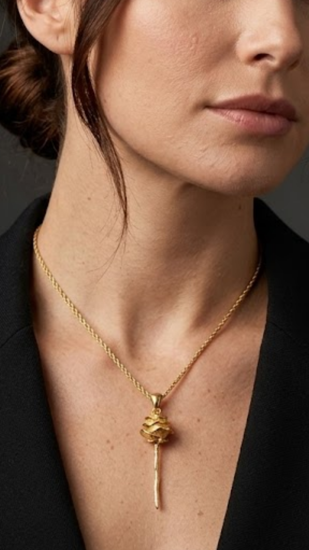 Collar de Rosa – Símbolo de Amor, Belleza y Transformación | Oro de 18K