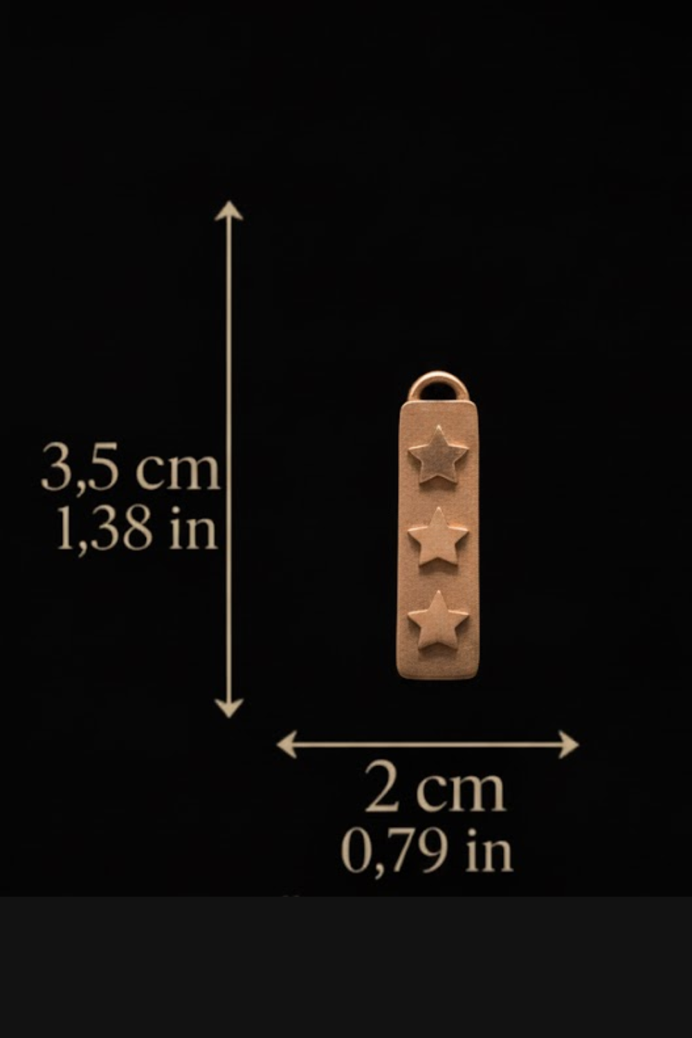 a small rectangular pendant with three stars, placed against a black background. The pendant is approximately 3.5 cm in length, and the image is 2 cm in width.