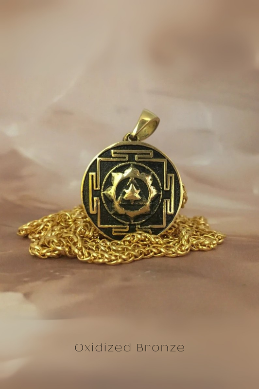 Collar Yantra de Ganesha: amuleto sagrado hindú en bronce, plata y baño de oro de 24 quilates
