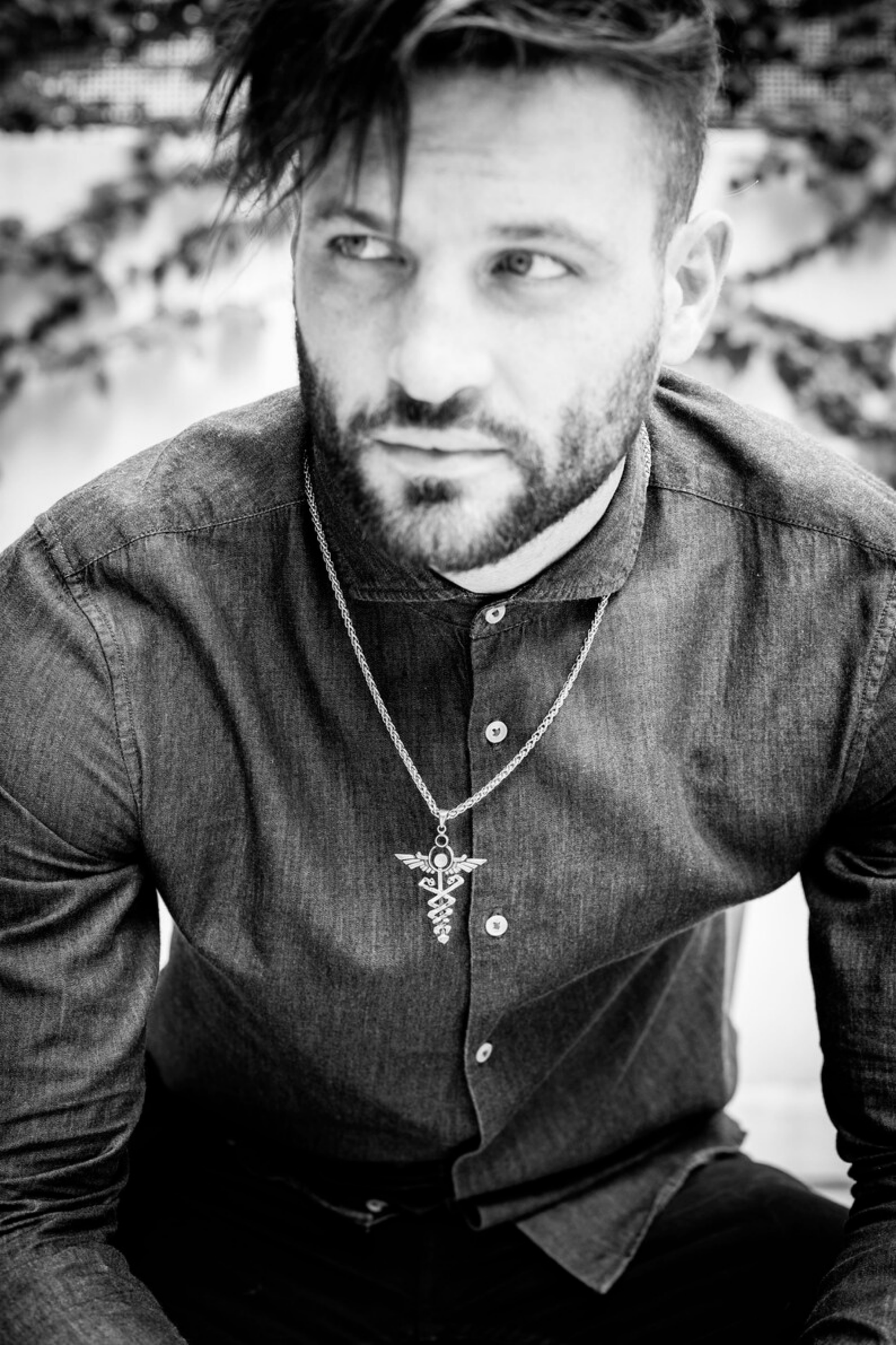 Collar de Caduceo – Colgante hecho a mano en bronce, plata de ley y baño de oro de 24 quilates | Joyería unisex simbólica de equilibrio y sanación 