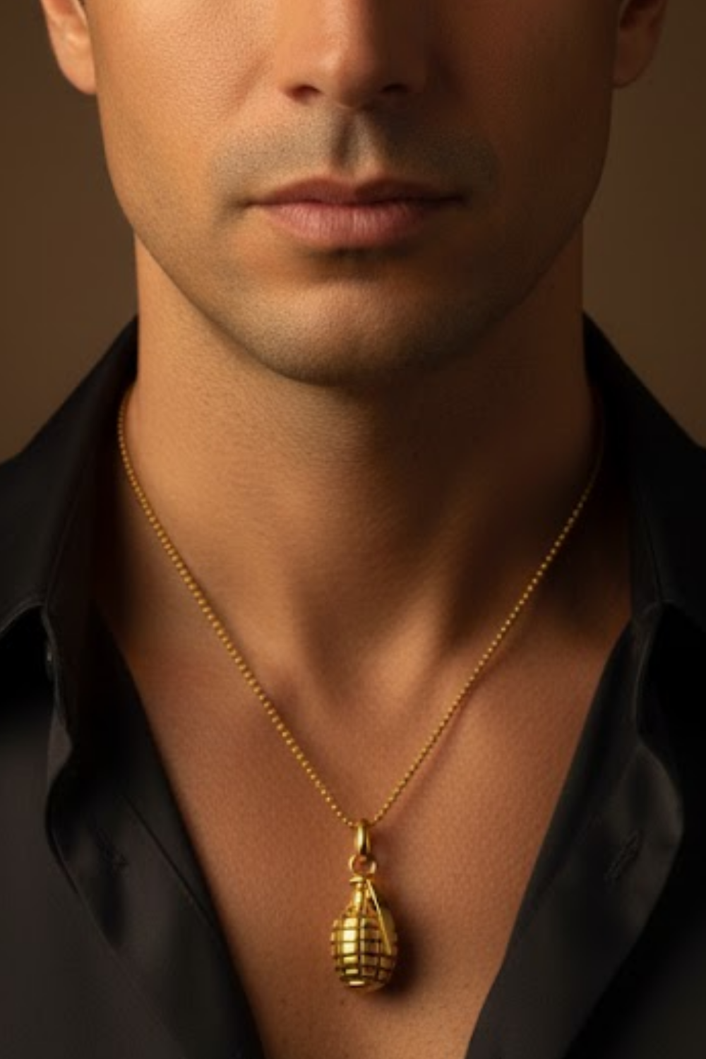 Collar de granada – Acabado en bronce y baño de plata | Edición limitada