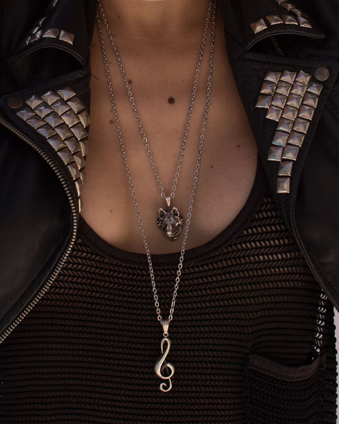 Collar de cabeza de lobo 