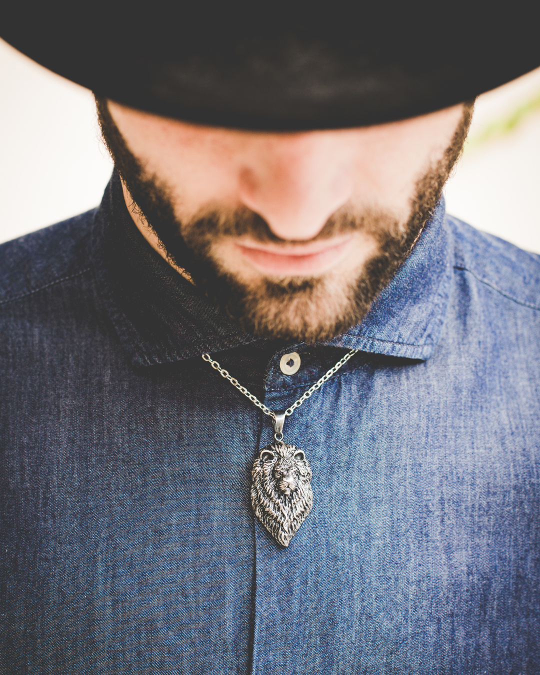 Collar con el signo zodiacal Leo. Grande, en bronce, plata de ley 925, baño de oro de 24 quilates, cobre y bronce blanco. Unisex. 