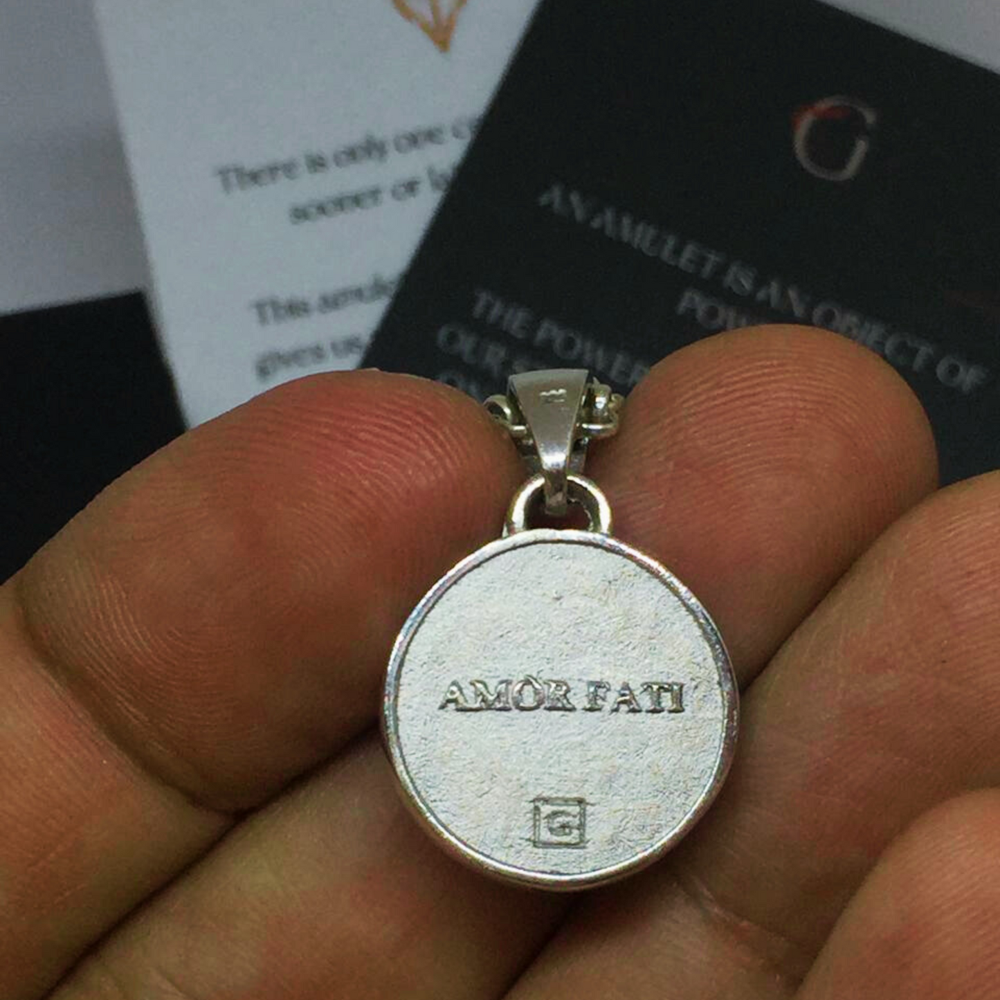 Collar Memento Mori y Amor Fati