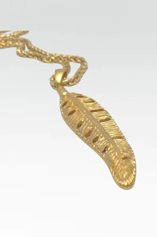 Collar de plumas