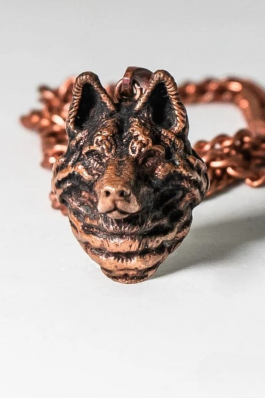 El lobo, Colgante hecho a mano en Plata, Bronce o Baño de Oro de 24k