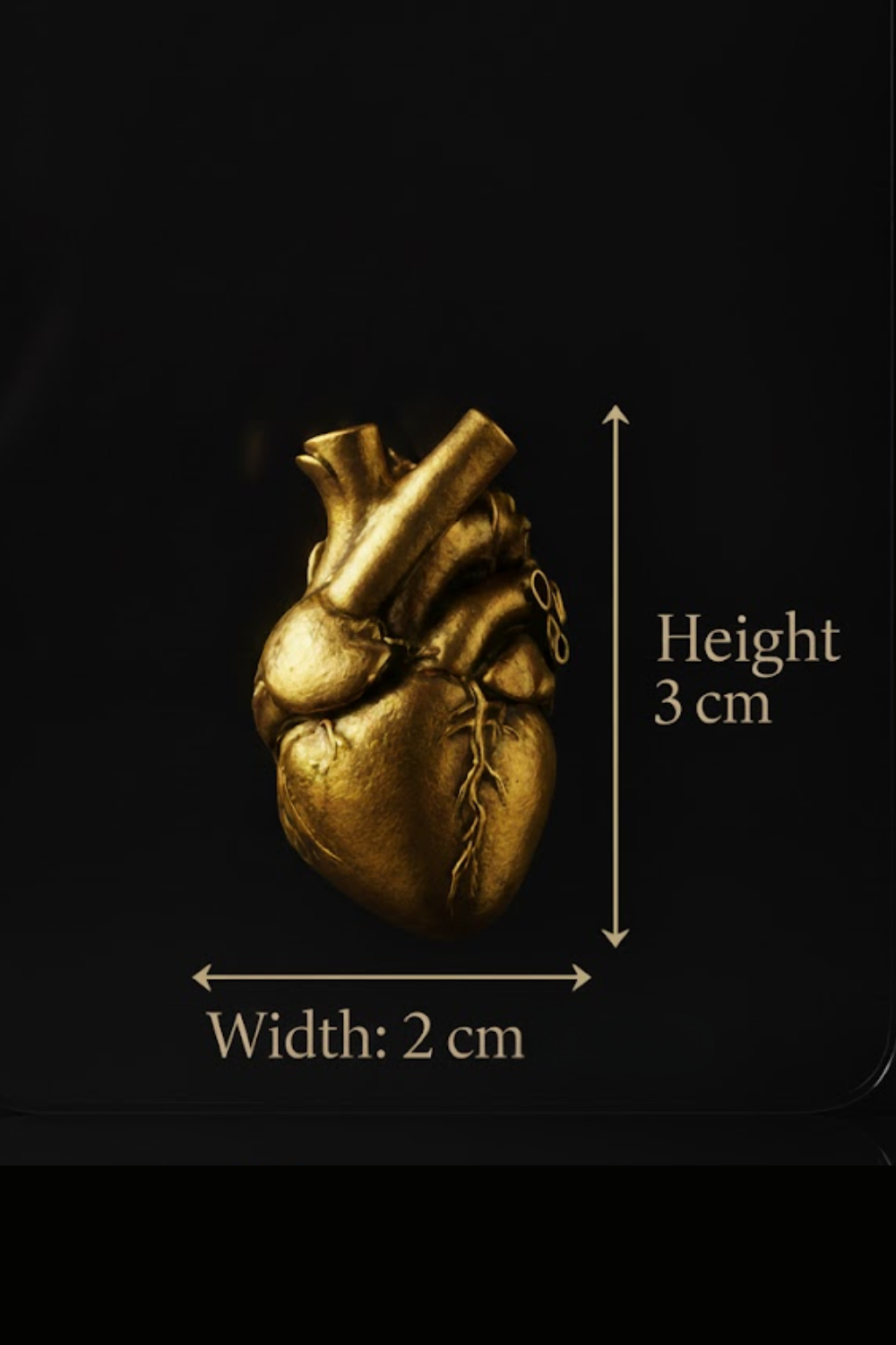 a golden heart-shaped object, with dimensions provided in centimeters.
