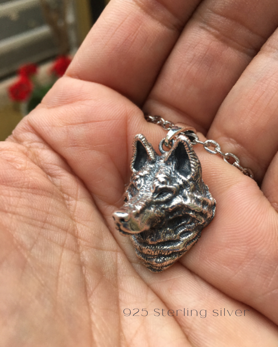 El lobo, Colgante hecho a mano en Plata, Bronce o Baño de Oro de 24k