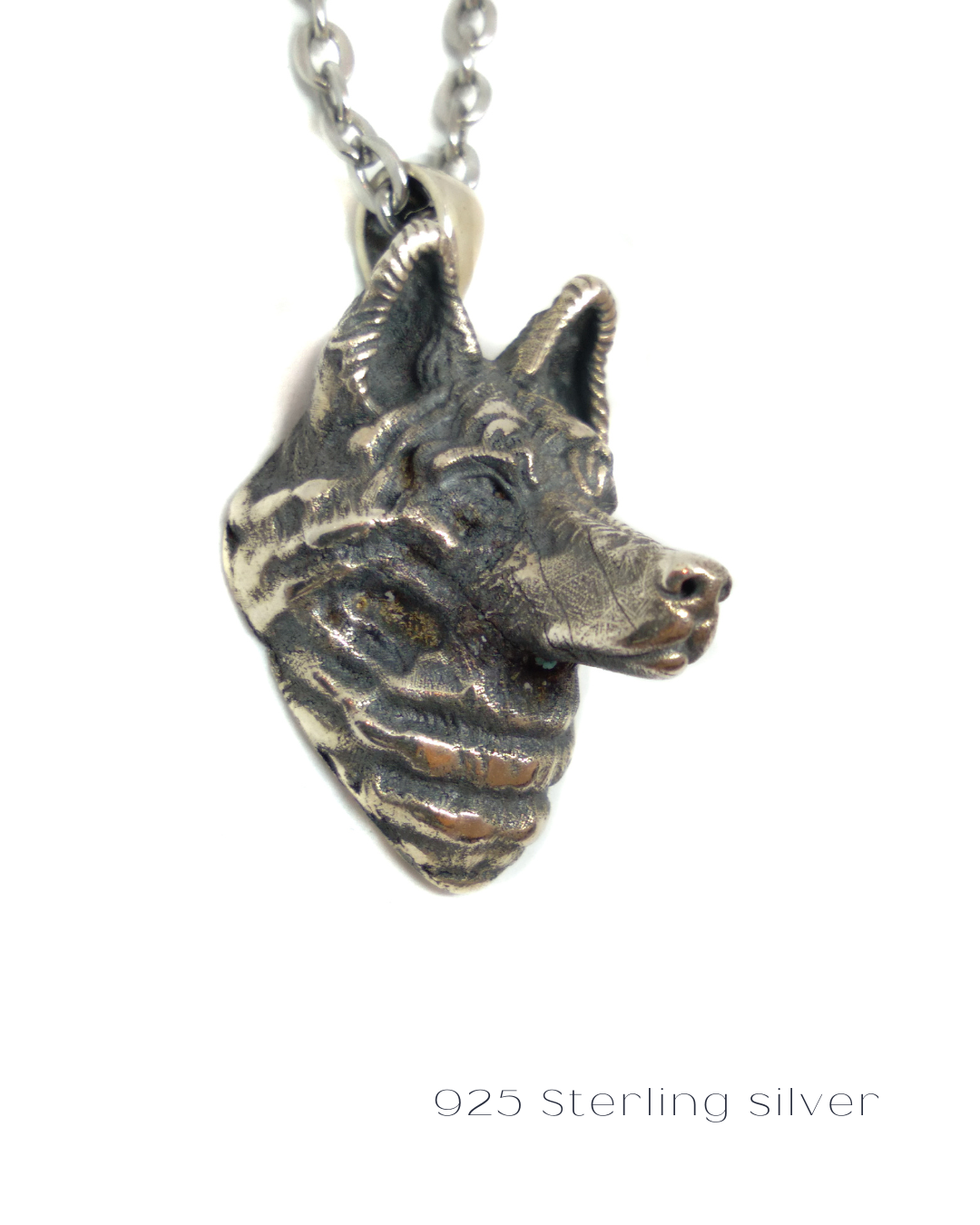 El lobo, Colgante hecho a mano en Plata, Bronce o Baño de Oro de 24k